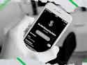 Smartphone mit Spotify App iMusician