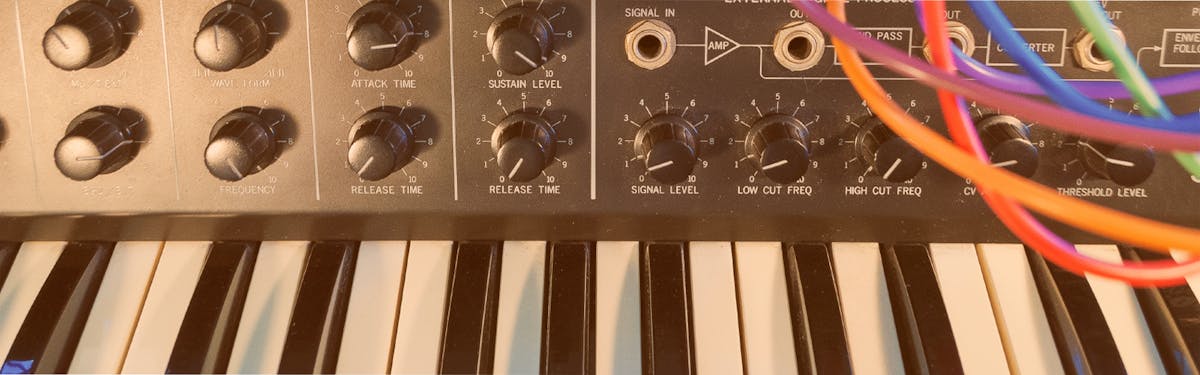 Playing Electronic Music Live Improvising iMusician